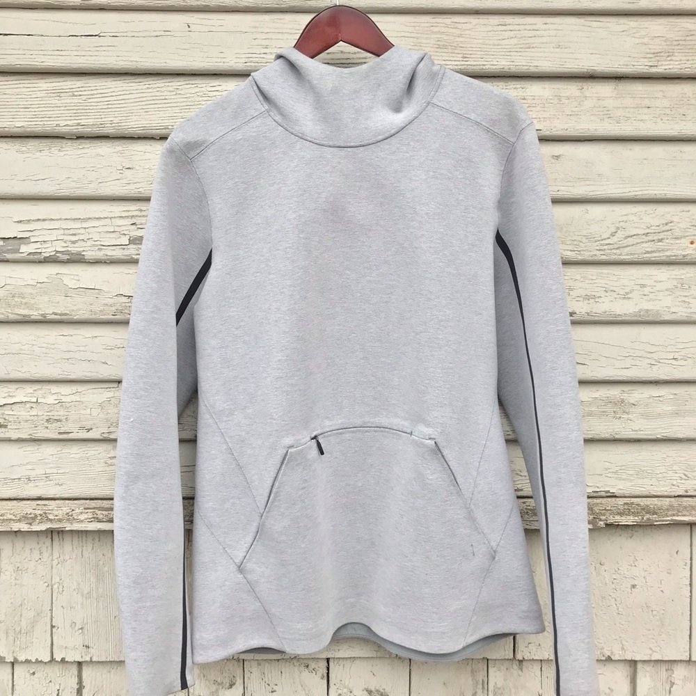 Lululemon Mens spacer tech sweatshirt.